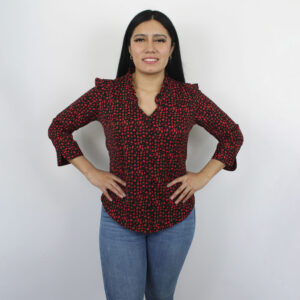 Blusa estampada manga 3/4 con escarola en hombros