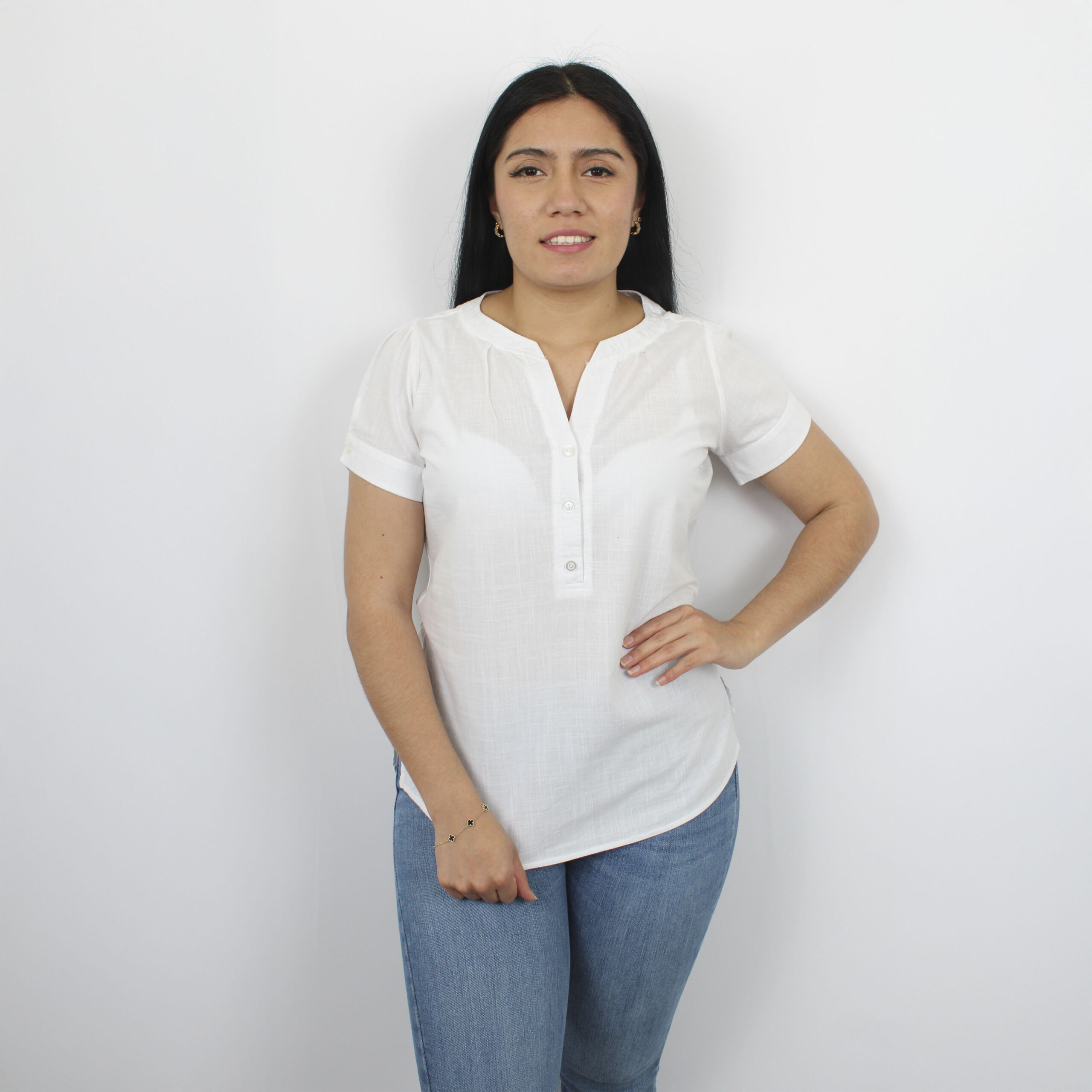 Blusa lisa cuello redondo de manga corta
