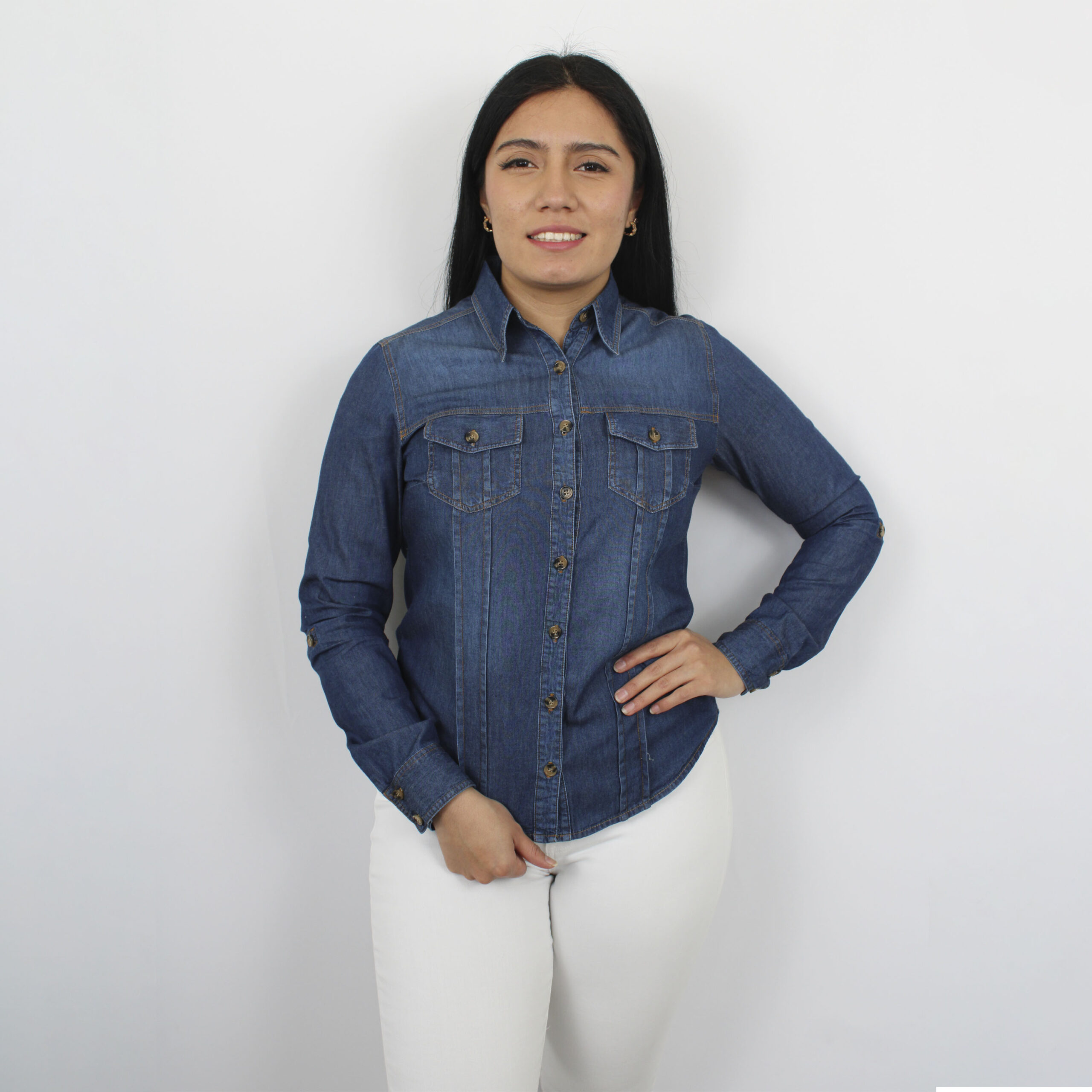 Camisera de mezclilla manga larga con alforzas