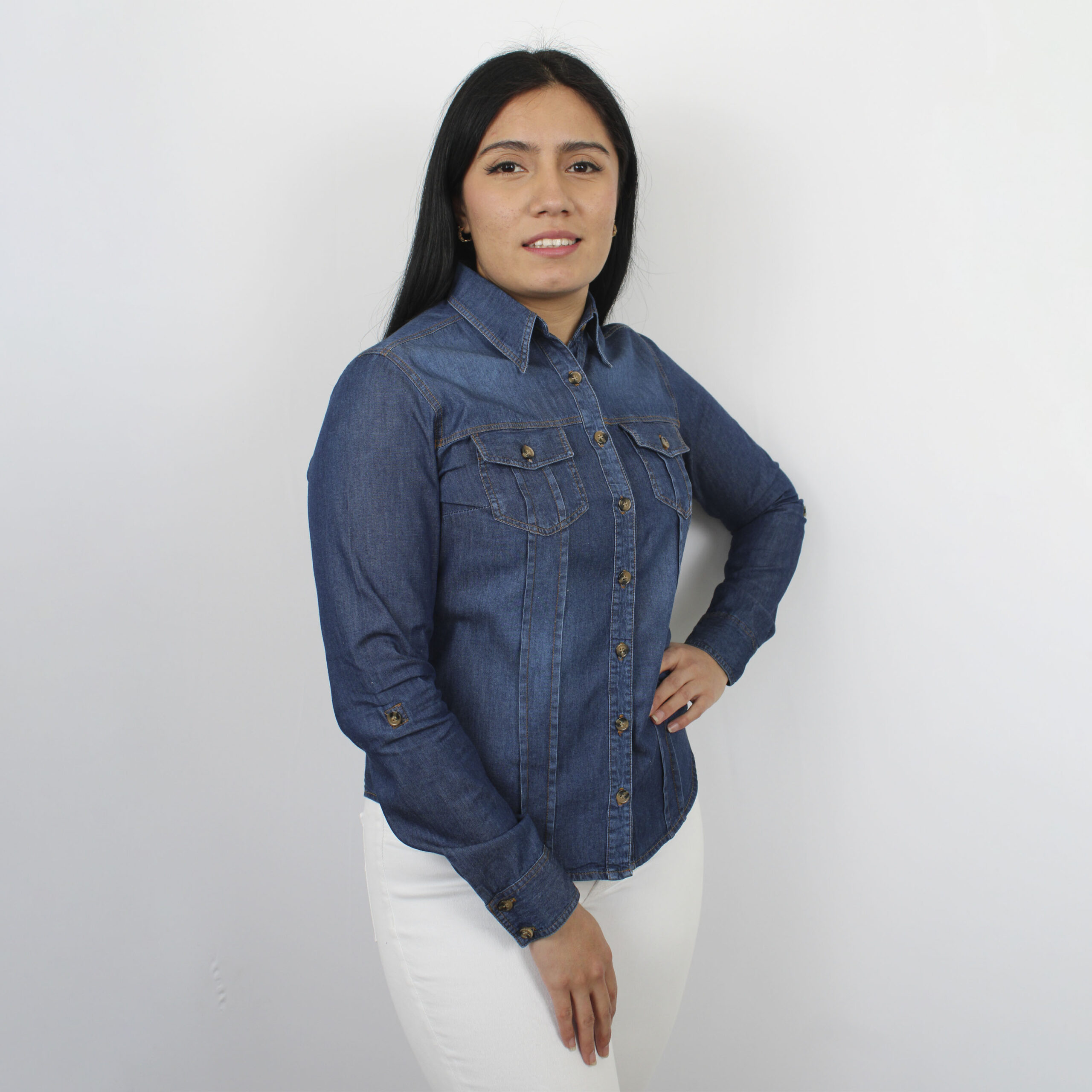 Camisera de mezclilla manga larga con alforzas